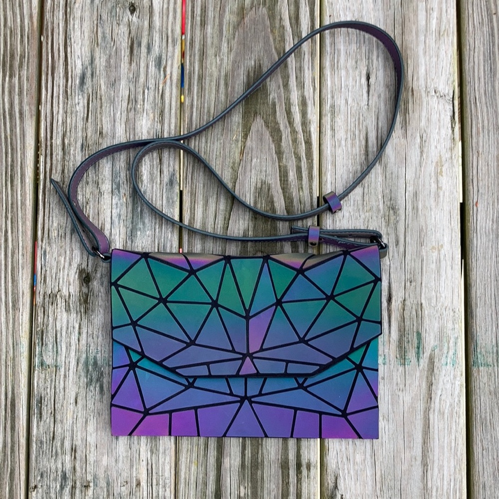Holographic crossbody